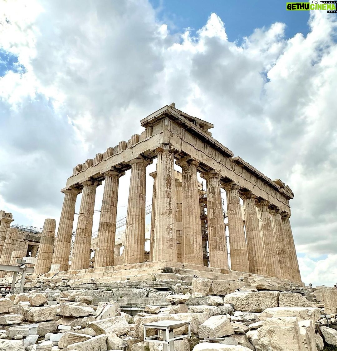 Ivanka Trump Instagram - During the pandemic I reread "The Odyssey" and fell in love Homer's epic poem once again β¨β¨ (I loved Robert Fitzgerald's translation) Walking in the footsteps of Odysseus these past few days has been an extraordinary experience ~ ancient ruins and mythical landscapes came alive before my eyes as I explored this breathtaking country. Thank you, Greece, for bringing the Odyssey to life in the most enchanting way possible. Here's to new adventures and embracing the spirit of Odysseus within us all! πππ ΞΟ
ΟΞ±ΟΞΉΟΟΟ ΟΞΏΞ»Ο π¬π·π¬π·π¬π·