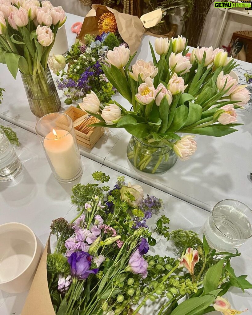 Ivanka Trump Instagram - Had so much fun with my girls last night creating beautiful floral arrangements to kick off the holiday season ! 🌸✨🌺 @twigsanddaisies Miami, Florida