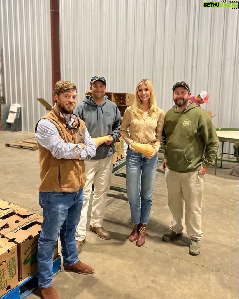 Ivanka Trump Instagram - On this Giving Tuesday, I joined @riperevival to distribute their beautiful, locally sourced fresh and nutritious produce to families in need in rural North Carolina. Wonderful organizations like this help revive communities through food and foster connectivity between America’s small farms and hungry families. 🥬 🌽🥛🍎🥕   Join me in supporting @riperevival on this #givingtuesday ⬇️  https://www.riperevivalmarket.com/pages/nonprofit Littleton, North Carolina
