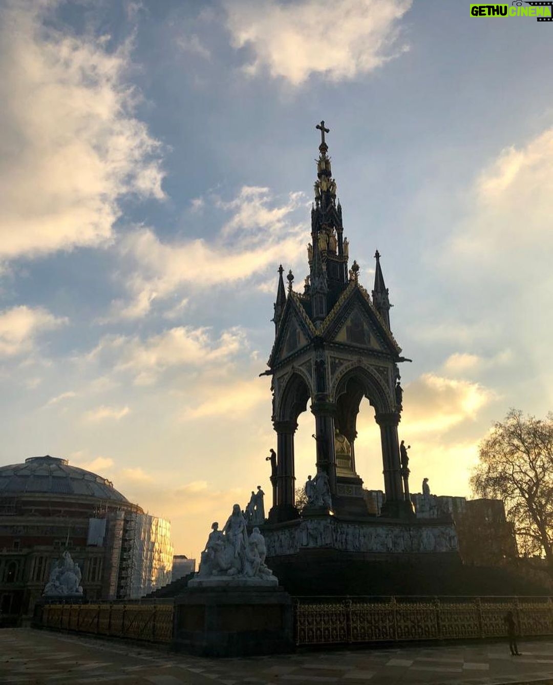 Ivanka Trump Instagram - Autumn in London 🍂🍁🍂