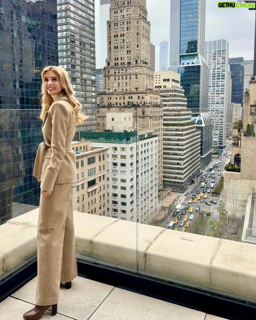 Ivanka Trump Instagram - In a New York minute 🗽