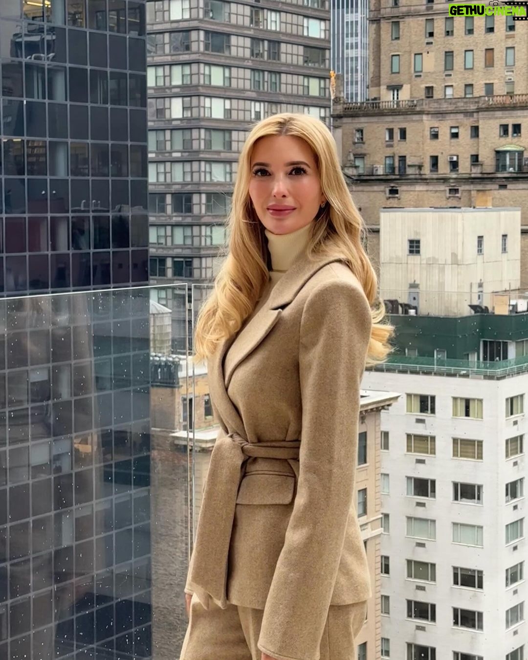 Ivanka Trump Instagram - In a New York minute 🗽