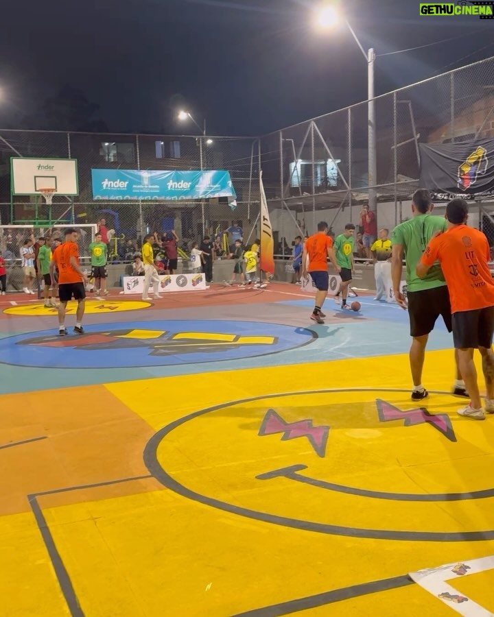 J Balvin Instagram - Estamos presentes en mi ciudad Medellín apoyando el deporte y dándole a la gente los espacios adecuados que se merecen. Gracias Medellín, Los amo mucho. Seguimos por más ciudades en Colombia 🇨🇴 Castilla,medellin