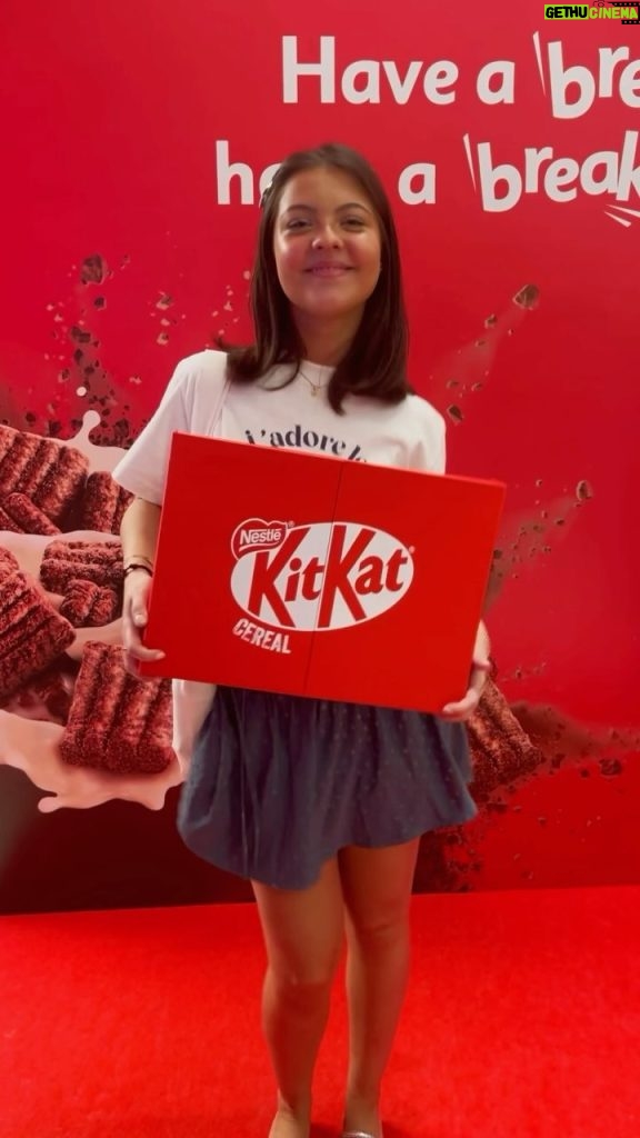 Júlia Gomes Instagram - Dando um break com @kitkatbrasil da melhor forma! Experimentei hoje o novo cereal de KitKat e é uma delicia! Melhor jeito de começarmos o dia! ❤️🥰🫶🏻 São Paulo, Brazil