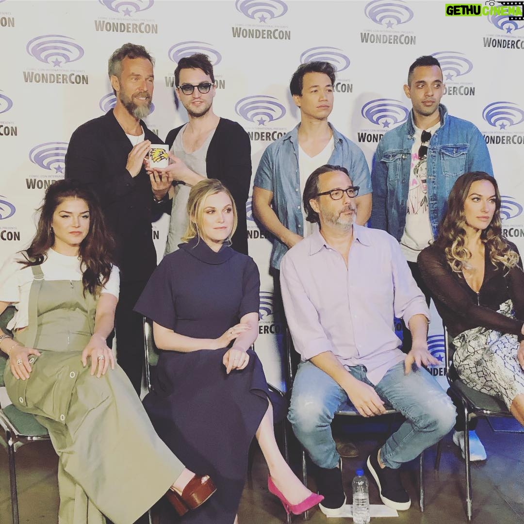 JR Bourne Instagram - SUCH a great experience w these lovelies at #wondercon yesterday!! Can’t wait for y’all to see this season!! @cw_the100 April 30th 9/8c #faceyourdemons begins!