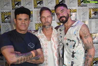 JR Bourne Instagram - Thanks #ElginJames and the gang at @mayansfx @disney @hulu for an opportunity to hang with this talented bunch and not have to set anyone on fire. Congrats on Season 5!