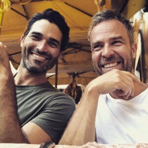 JR Bourne Instagram - Sooo great watching 2 of my dearest friends @echriqui and @tylerhoechlin play two iconic superhero’s lives so beautifully in @cwsupermanandlois 

Getting to see a friend run down an alley, start opening his shirt, leap up to the sky, save the day, and return to a payphone, stepping out as his secret identity…. WAS AWEEESOOOOME!!! 
My inner fan, starting out in childhood, was all over the place watching Ep 11. 

Don’t miss tmrws season finale 
Aug 17, 9/8c on the @thecw