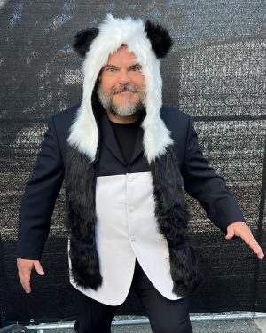 Jack Black Instagram - Skadoooooshed all over the MTV Movie & TV awards!! What a great night
Suit design by @daynapinkthings