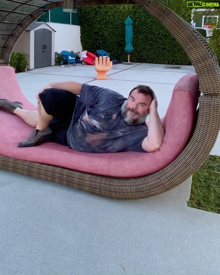 Jack Black - 852.5K Likes - Happy New Year!!!
📹 @taylorstephens