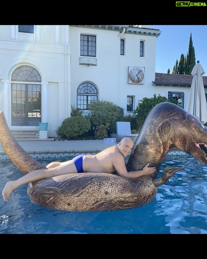 Jack Black - 447K Likes - 🦖... link to full vid in bio
📹 @taylorstephens