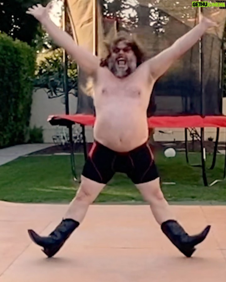 Jack Black - 662.2K Likes - #StayAtHome Dance
✂️ @taylorstephens 📹 @therealimaginarybear
New #JablinskiGames is live. Link in bio.