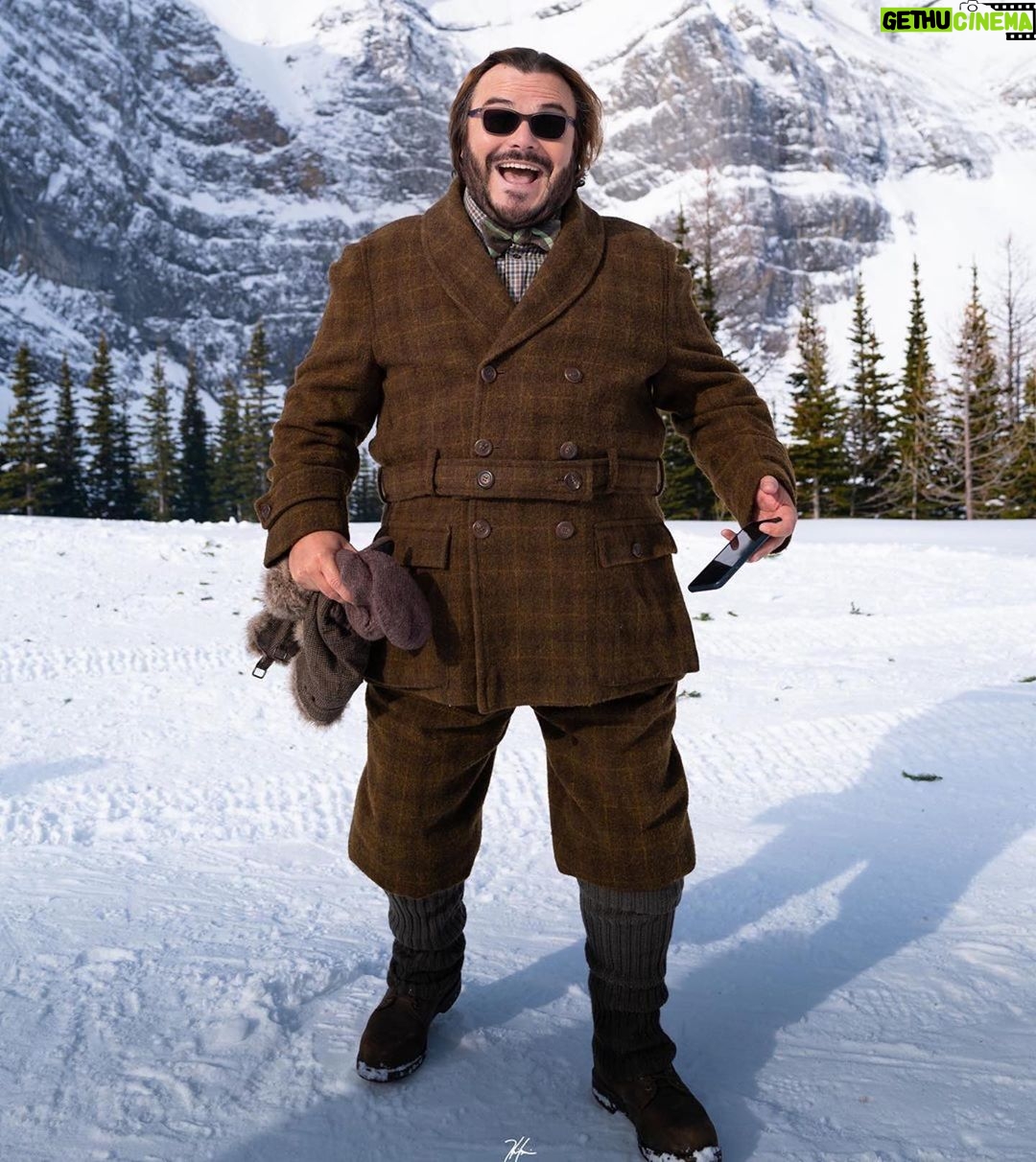 Jack Black - 402.3K Likes - Thanks to all the fans for the support!!!! @jumanjimovie is still going 💪🏼 because of you 😎🔥
📷 @hhgarcia41