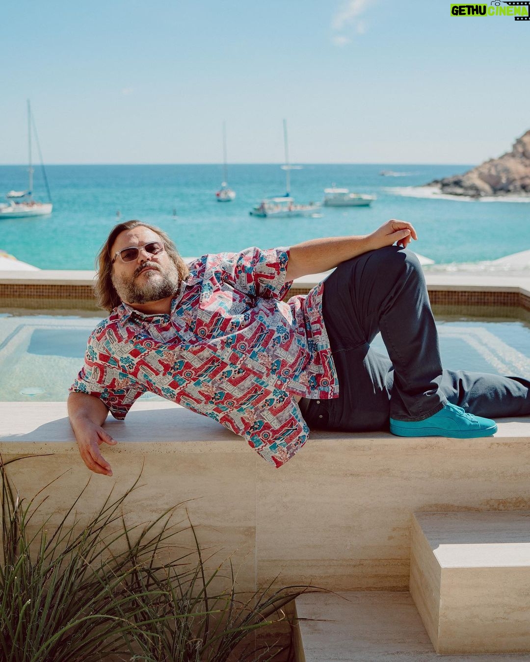 Jack Black - 460.8K Likes - Having my glory day in the hot sun
📷 @jonbrandoncruz
@jumanjimovie #junket