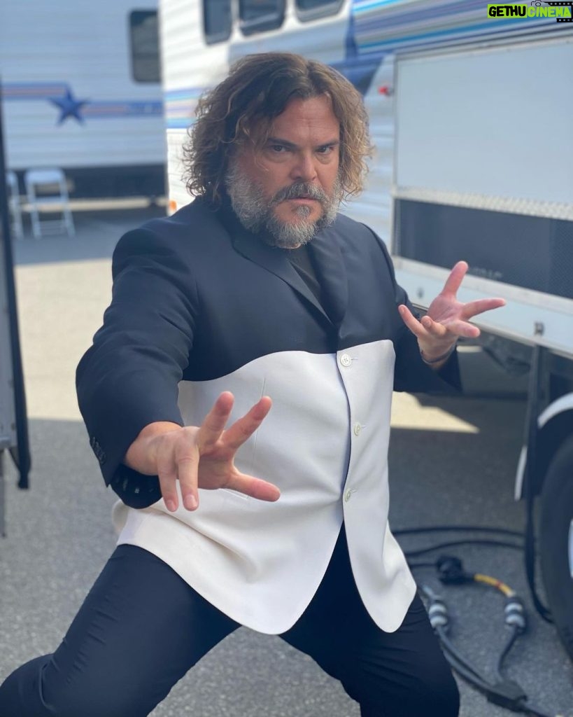 Jack Black Instagram - Skadoooooshed all over the MTV Movie & TV awards!! What a great night Suit design by @daynapinkthings