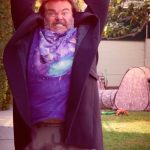 Jack Black Instagram – come to the dark side
📹 @taylorstephens 

Lightsaber built by @krsabers 
Sound Fonts built by @kyberphonic 
3D Printed Chassis by @goth_3designs