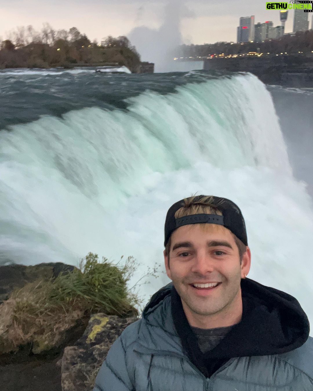 Jack Griffo Instagram - Always wanted to see Niagra falls!!! Bucket list ✅ Niagara Falls State Park, USA