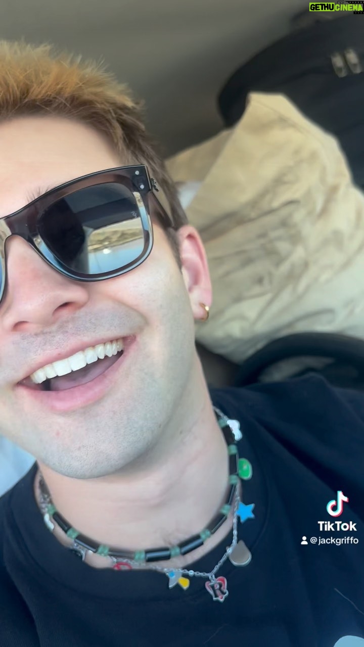 Jack Griffo Instagram - We out here !!! Detroit on Wednesday!!👻