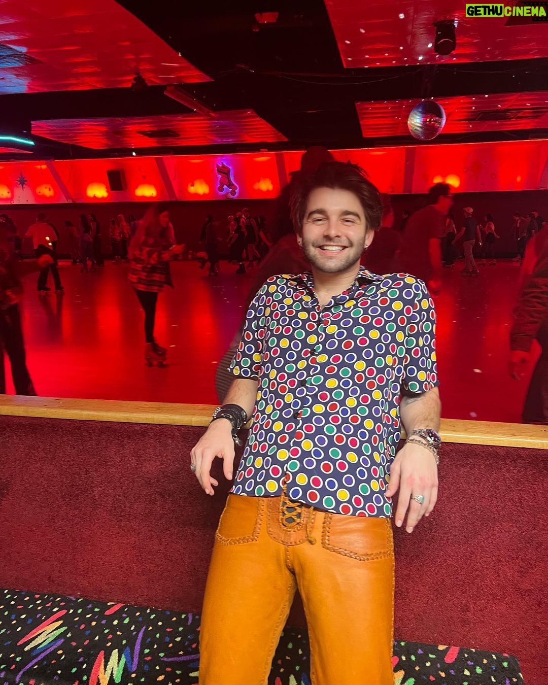 Jack Griffo Instagram - Sk8er boy but make it disco 🕺🏼