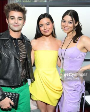 Jack Griffo Instagram - My thunder girls minus 1 ⚡️⚡️⚡️⚡️
So excited to be back filming our movie 🎬 
Addy, Diego, and Chris couldn’t make it yesterday but they will be with us on set next month 😎 
thank you all so much we love you ⚡️💛