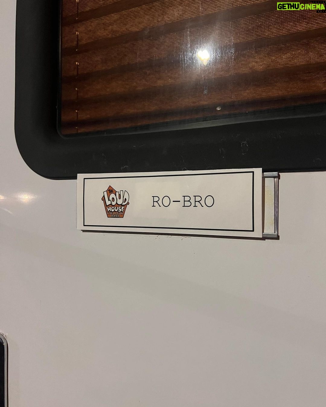Jack Griffo Instagram - Very grateful to have been on an episode of a fantastic new show, The Really Loud House 🏡💥 Watch “Ro-Bro” tonight 🤖 @paramountplus @nickelodeon