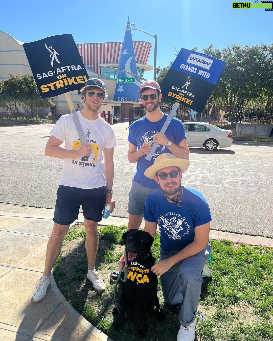 Jack Quaid Instagram - Now @nicklwilliams’ dog is here! And he’s a union boy! Let’s go @sagaftra negotiation committee! #sagaftrastrong Walt Disney Studios
