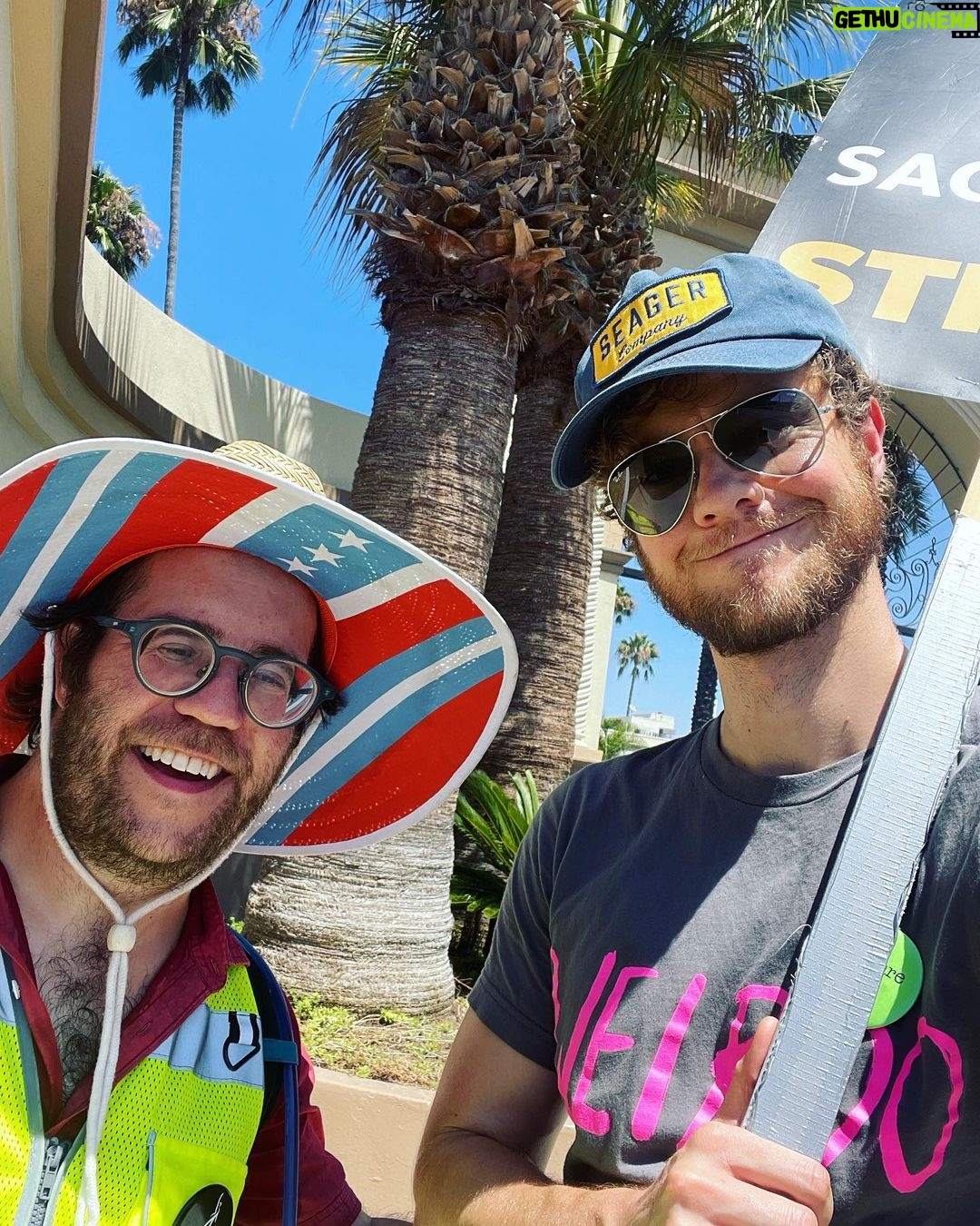 Jack Quaid Instagram - Back at it with my @sagaftra strike captain buddy @elyhenry! #sagaftra #sagaftrastrong