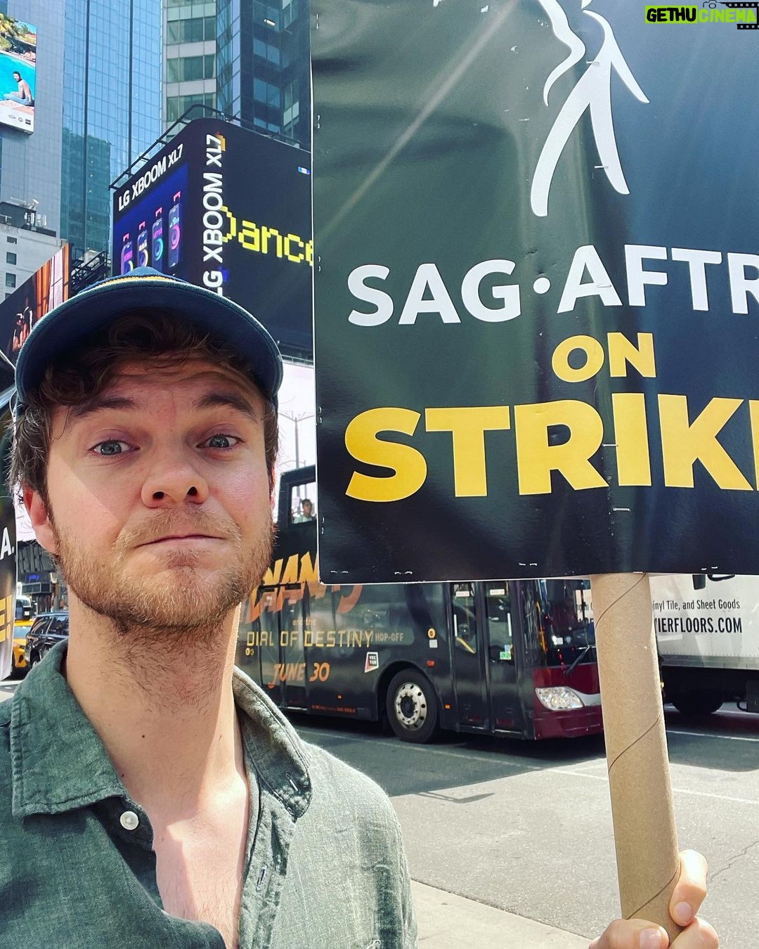 Jack Quaid Instagram - Sweatin’, Stinkin’, & Strikin’ in Times Square. The naked cowboy even showed up to support. #sagaftra #sagstrike #sagaftrastrong #wgastrong