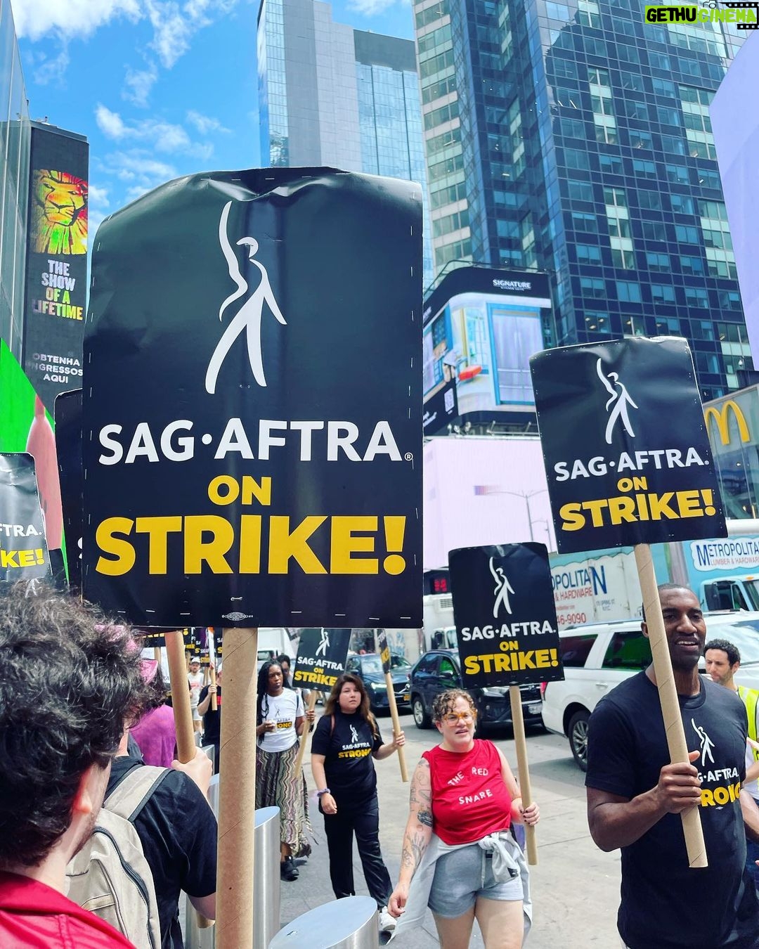 Jack Quaid Instagram - Sweatin’, Stinkin’, & Strikin’ in Times Square. The naked cowboy even showed up to support. #sagaftra #sagstrike #sagaftrastrong #wgastrong