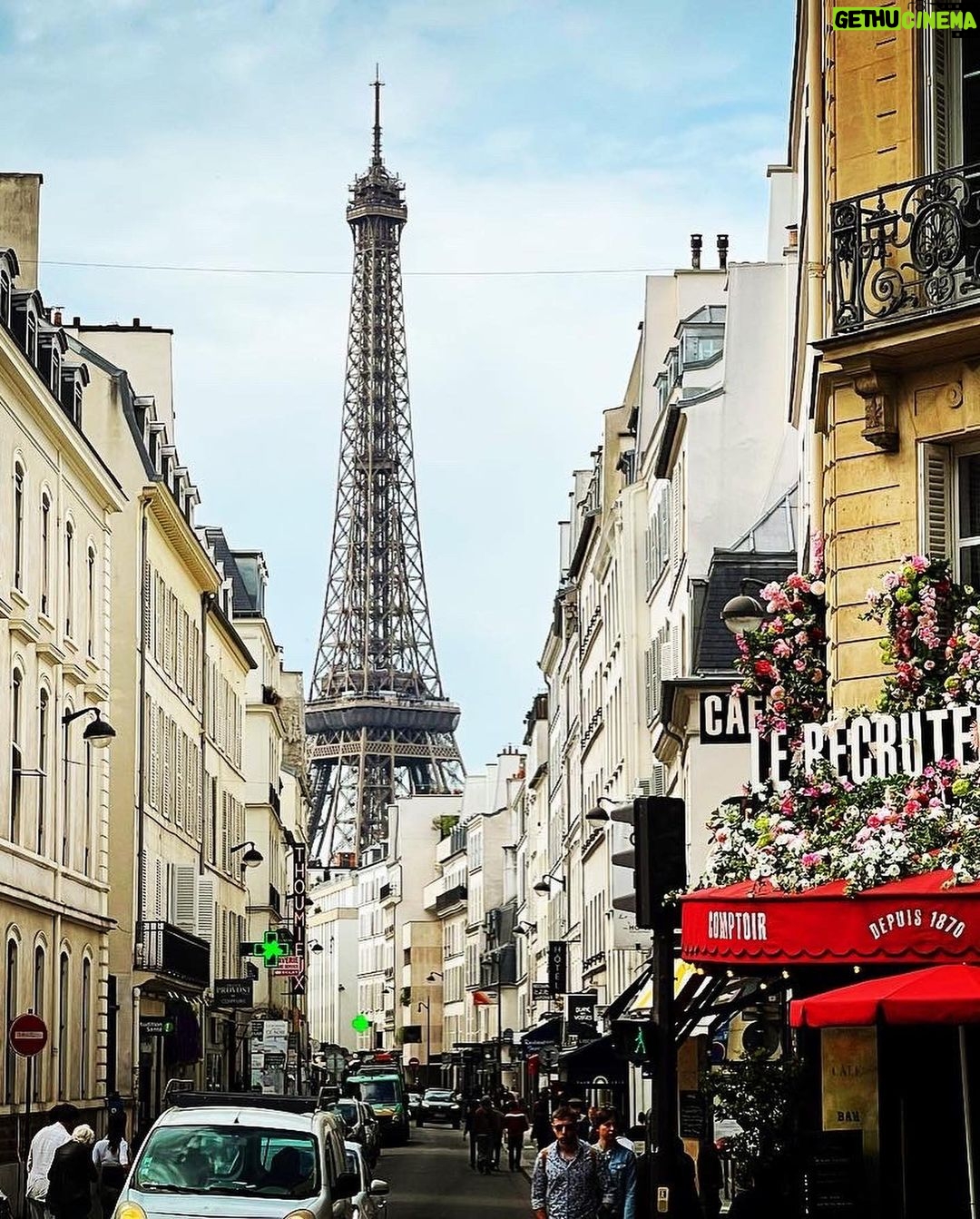 Jack Quaid Instagram - Paris, and I mean this with all sincerity, Oui👍🏻🇫🇷