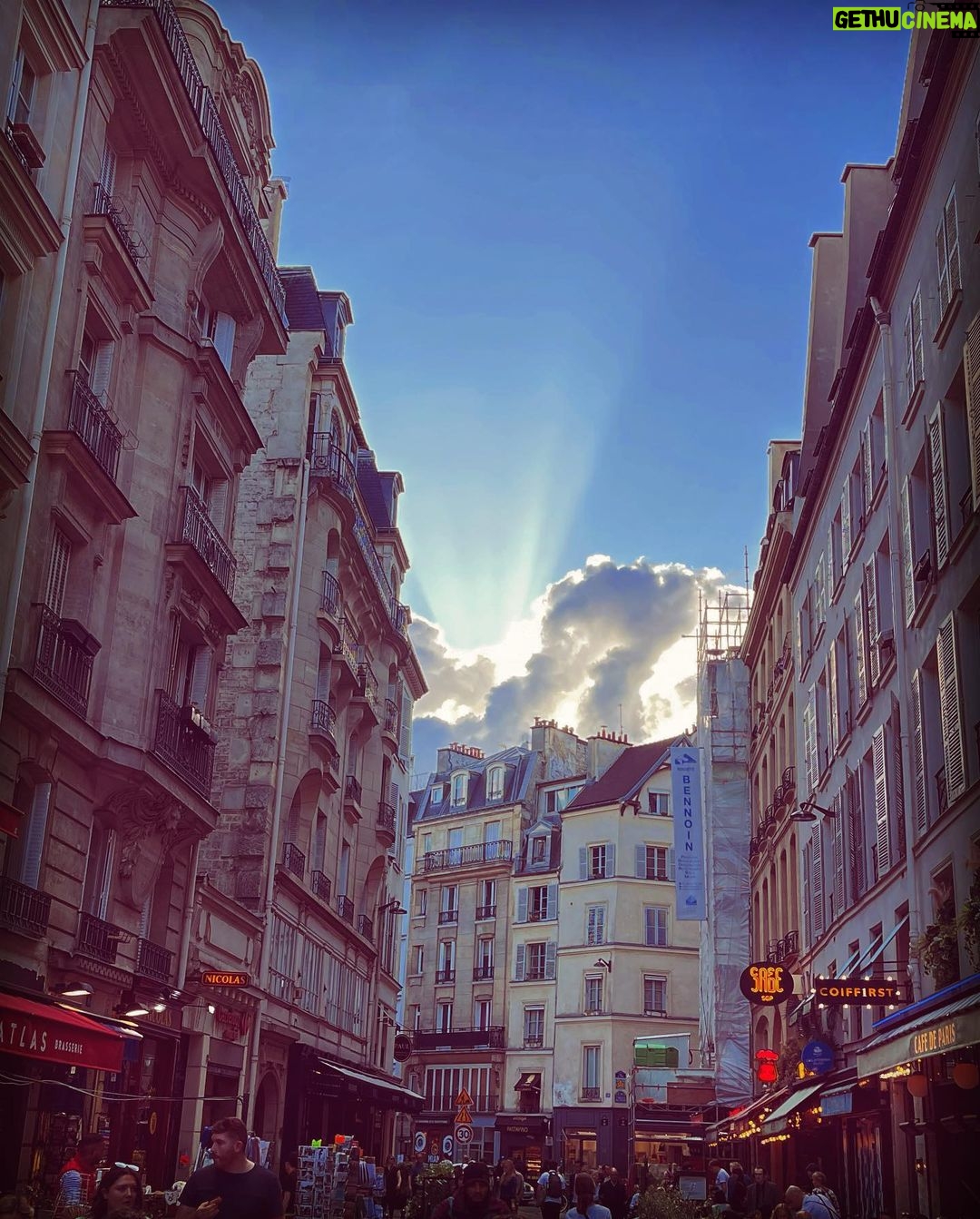 Jack Quaid Instagram - Paris, and I mean this with all sincerity, Oui👍🏻🇫🇷