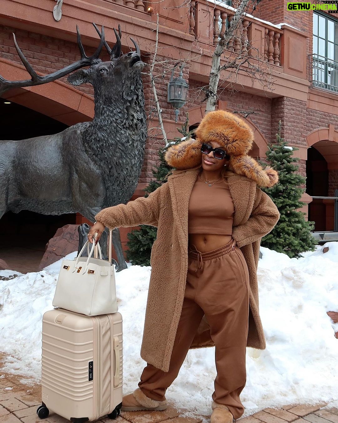 Jackie Aina Instagram - traveling to them places where mfs got heated driveways 😩ðŸ˜ðŸ¤£ The St. Regis Aspen