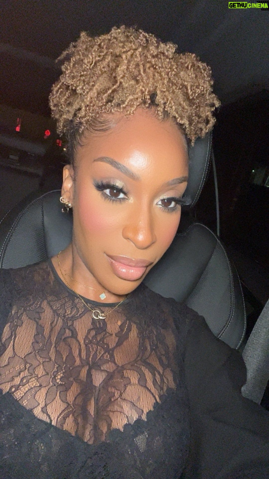 Jackie Aina Instagram - Sometimes my makeup looks absolutely chaotic until the very end 🤭