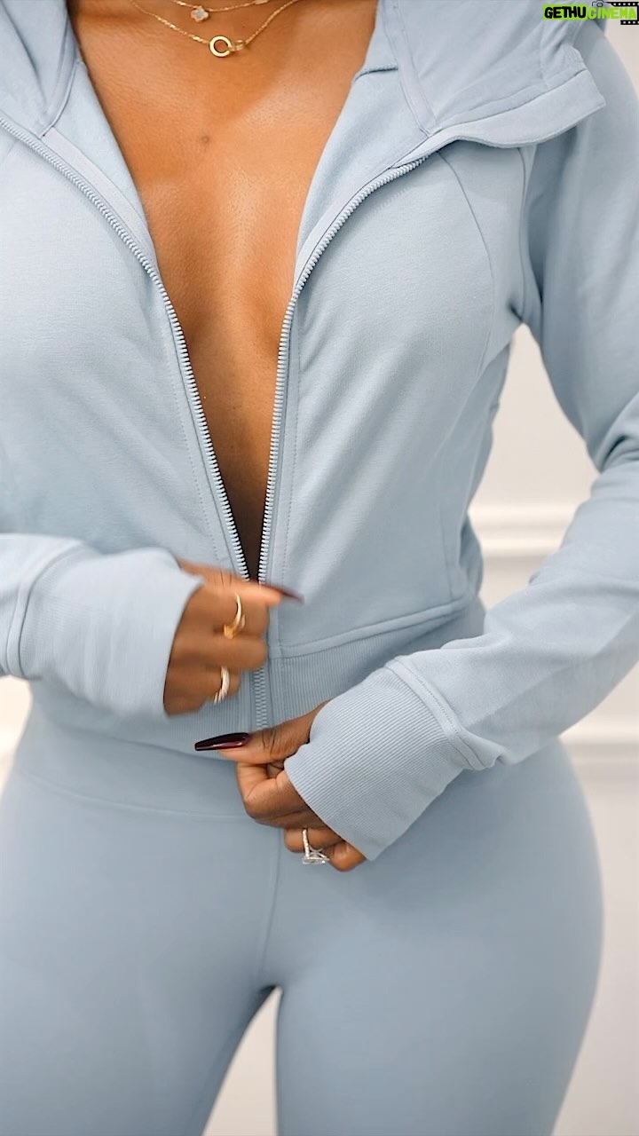 Jackie Aina Instagram - if you need last minute cutesie gift ideas @amazon has literally everything 🎁 Storefront linked in my bio #amazonfinds #ad