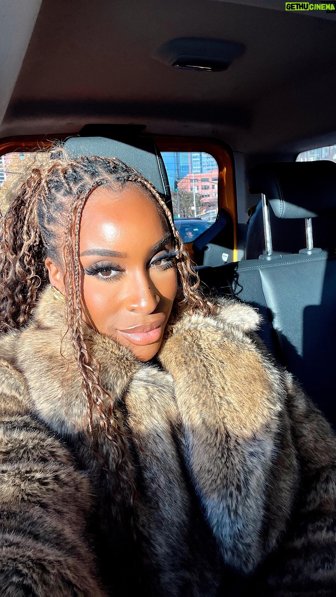 Jackie Aina Instagram - was trying to recreate this classic 90s shimmer lip but could nottttt get into it so I added gloss 😫 what do you think? did you like the lipstick on its own without gloss? #maclipsticks #maclipcombo #patmcgrathlabs #90smakeup