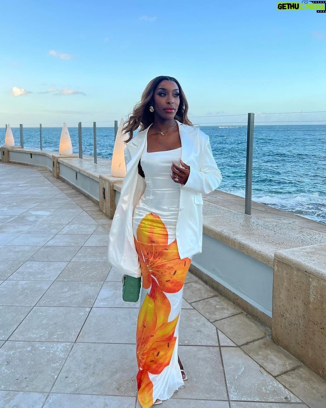 Jackie Aina Instagram - do it right the first time 🐚 thank you @hanifaofficial for this stunning look via @parischea Condado Vanderbilt Hotel