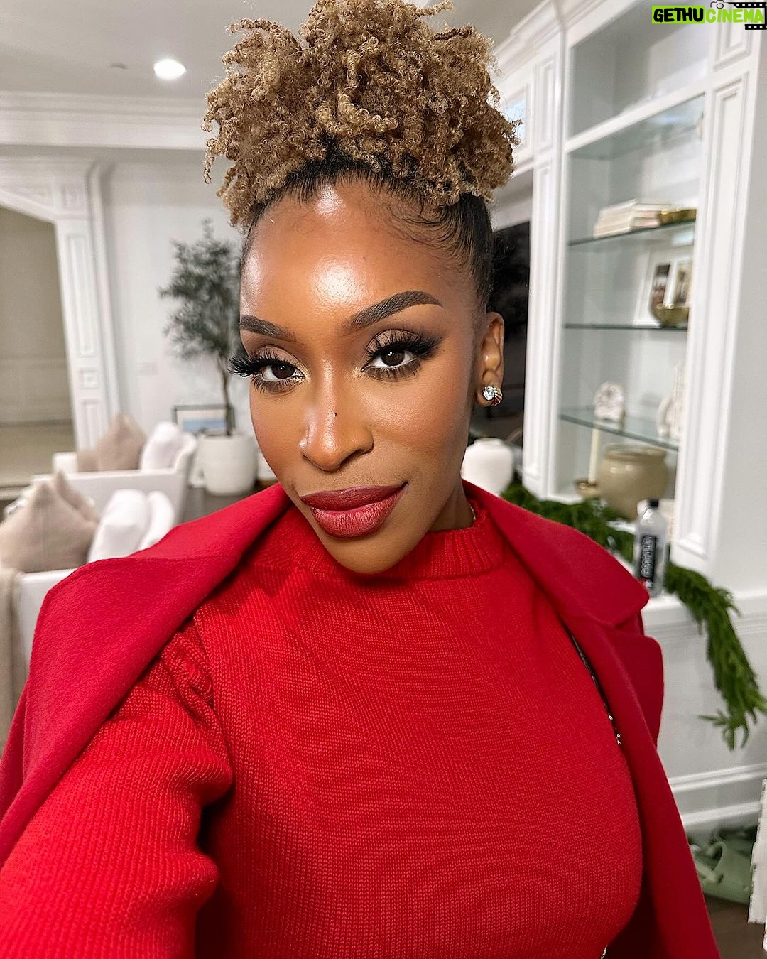 Jackie Aina Instagram - who wanna play wit Jackie