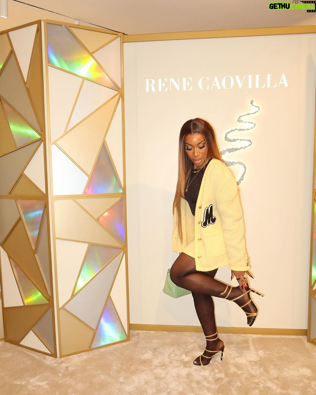 Jackie Aina Instagram - sexy girls wear @renecaovilla 🥰 #milan #milanfw #renecaovilla