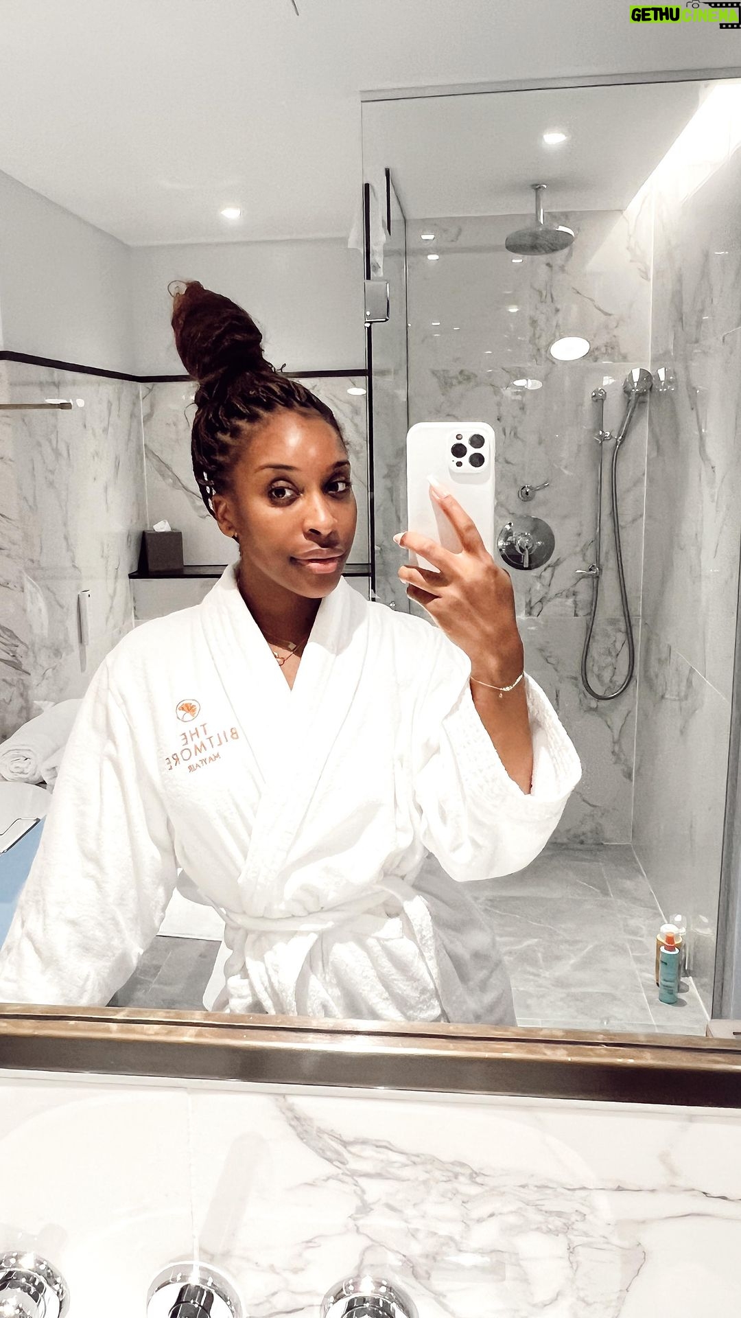 Jackie Aina Instagram - She’s sculpted! with @milkmakeup Shop now @sephora in-store or online! #ad #MilkMakeupPartner #SculptSticks