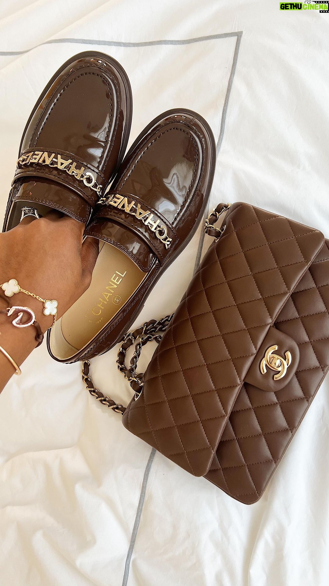 Jackie Aina Instagram - Chanel shopping vlog! watch till the end and tell me did I fumble!?😠#chanellondon #chanelhaul #chaneldakar #chanelloafers #chanelclassicflap