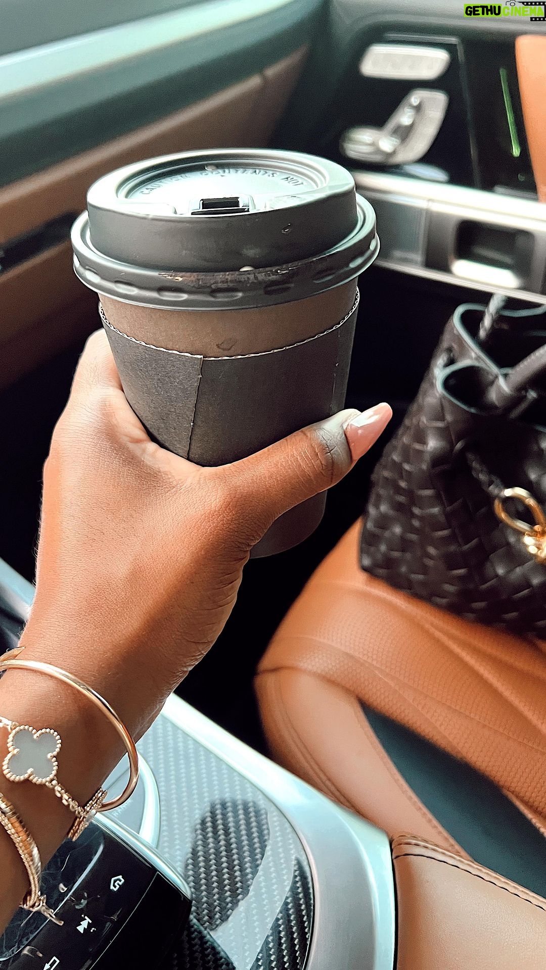 Jackie Aina Instagram - #Sulwhasoo_Partner #Ad Get bedtime ready with me and @Sulwhasoo.US 🥱 🛌