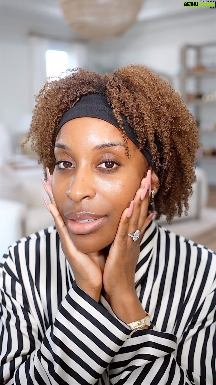 Jackie Aina Instagram - It’s fall, don’t get caught in these streets with dry under eyes 🥹🫶🏾 @clarinsusa #ad #ClarinsPartner #TotalEyeLift #60secondlift