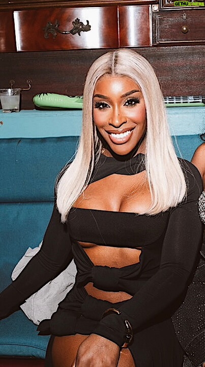Jackie Aina Instagram - dress @theattico shoe @magdabutrym bag @alexandermcqueen #nyfw #theattico #littleblackdress #cutoutdress #bodycondress