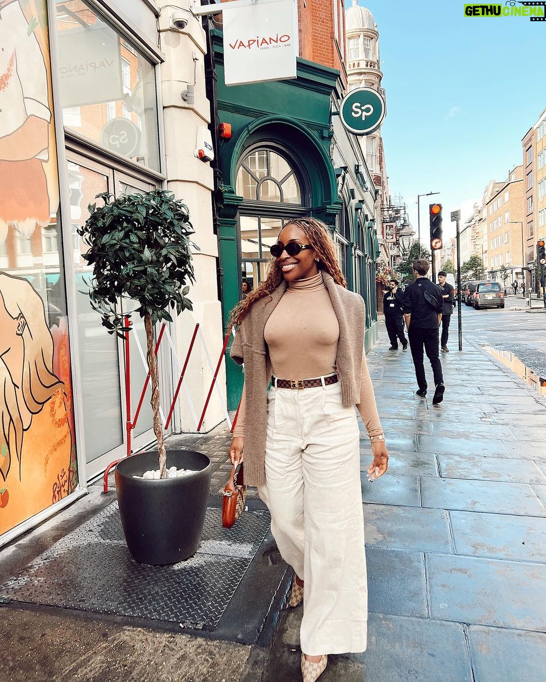 Jackie Aina Instagram - donβt call me materialistic and then not bring the materials FOH! ππππππππππ top: Wolford Pants: cos Cardigan: dissh Shoe+bag: Gucci Glasses: celine Belt: Louis Vuitton Oxford Circus, Vapiano