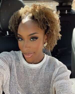 Jackie Aina Instagram - passenger princess behavior 🚙 @prada #pradagalleria #carseflie