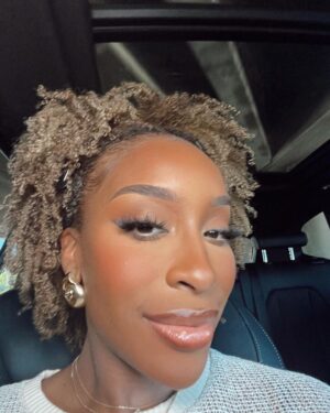 Jackie Aina Instagram - passenger princess behavior 🚙 @prada #pradagalleria #carseflie