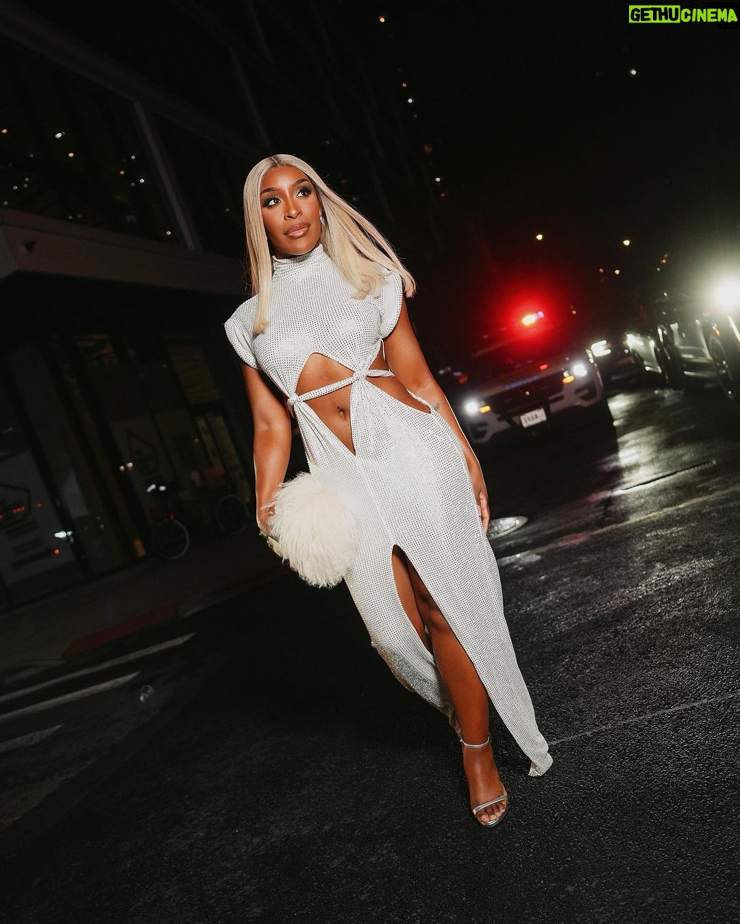 Jackie Aina Instagram - when @laquan_smith calls you answer! swipe to see some of my favorite looks from his latest collection wearing LaQuan Smith via @janetmandell @parischea on creative direction and styling clutch @alexandermcqueen shoe @versace photos: @nishajohny #laquansmith #nyfw #laquansmithnyfw Essex Crossing