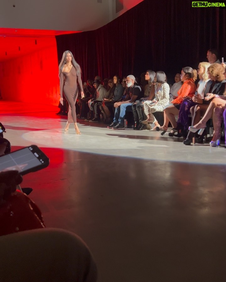 Jackie Aina Instagram - when @laquan_smith calls you answer! swipe to see some of my favorite looks from his latest collection wearing LaQuan Smith via @janetmandell @parischea on creative direction and styling clutch @alexandermcqueen shoe @versace photos: @nishajohny #laquansmith #nyfw #laquansmithnyfw Essex Crossing