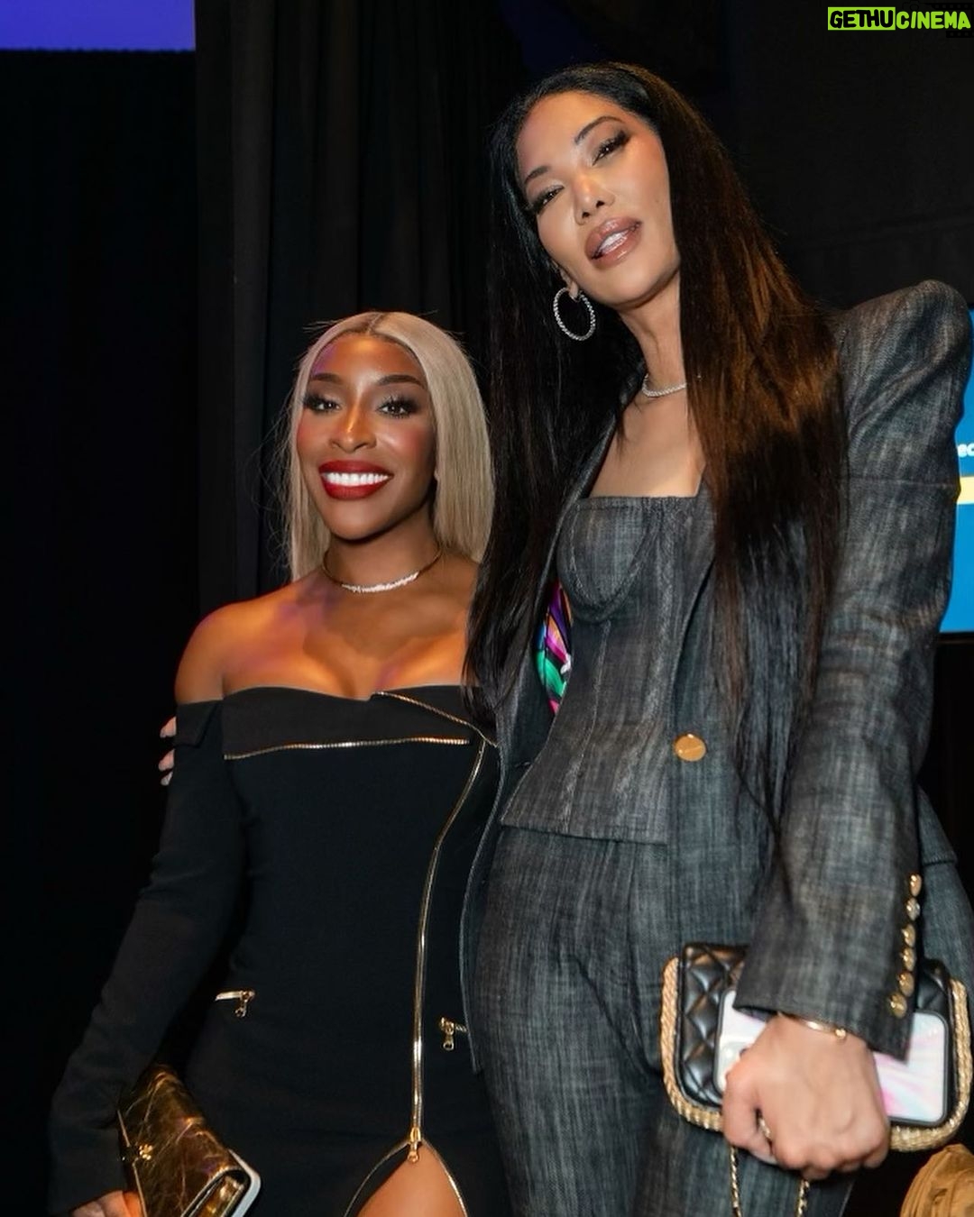 Jackie Aina Instagram - a collection Iβm ALWAYS excited to see, thank you for having me @sergiohudson @sergiohudsoncollection thank you SO MUCH @parischea for the @alexisbittar bag and jewelry π #nyfw #sergiohudson #sergiohudsoncollection π· @nishajohny π«ΆπΎ