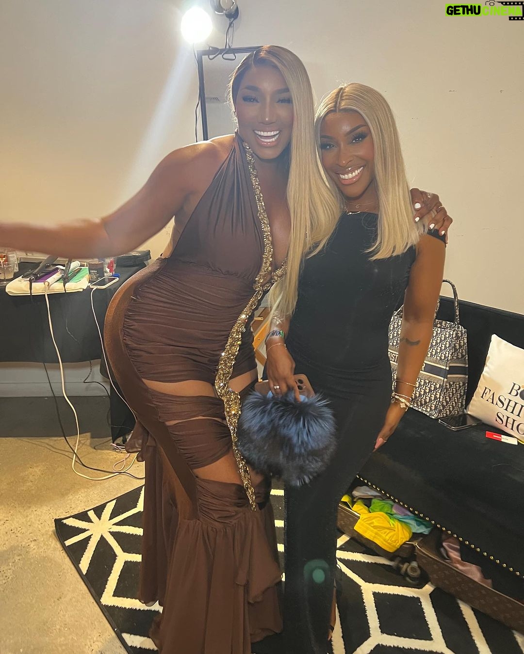 Jackie Aina Instagram - the energy was everythinggggg last night with @fashionbombdaily x @clairesulmers wearing @kwameaduseionline @magdabutrym shoes @thekendallmiles handbag #nyfw #fashionbombdaily #nyfw