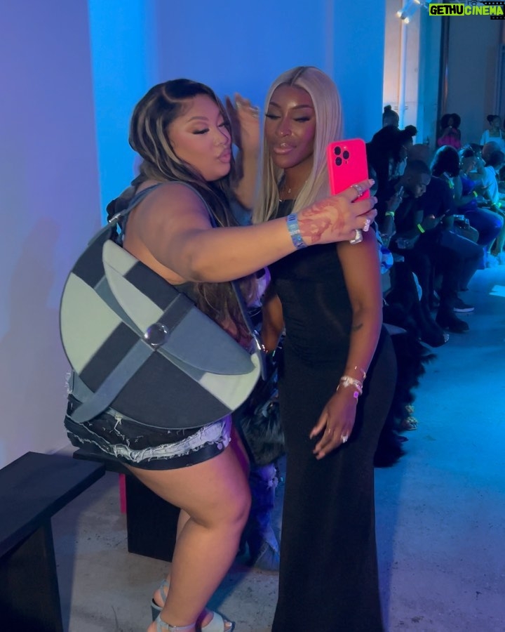 Jackie Aina Instagram - the energy was everythinggggg last night with @fashionbombdaily x @clairesulmers wearing @kwameaduseionline @magdabutrym shoes @thekendallmiles handbag #nyfw #fashionbombdaily #nyfw